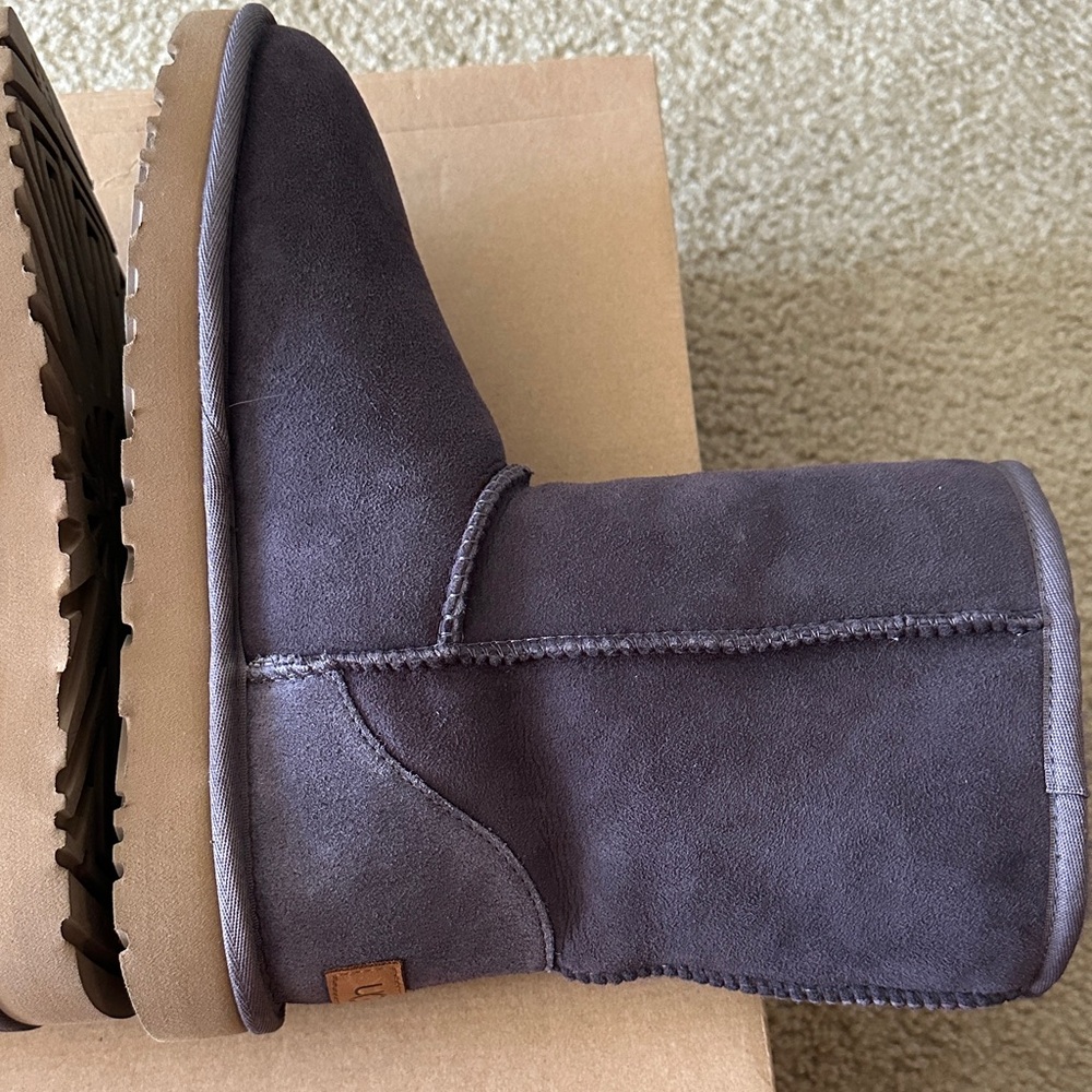 UGG women’s boots - Picture 6 of 10